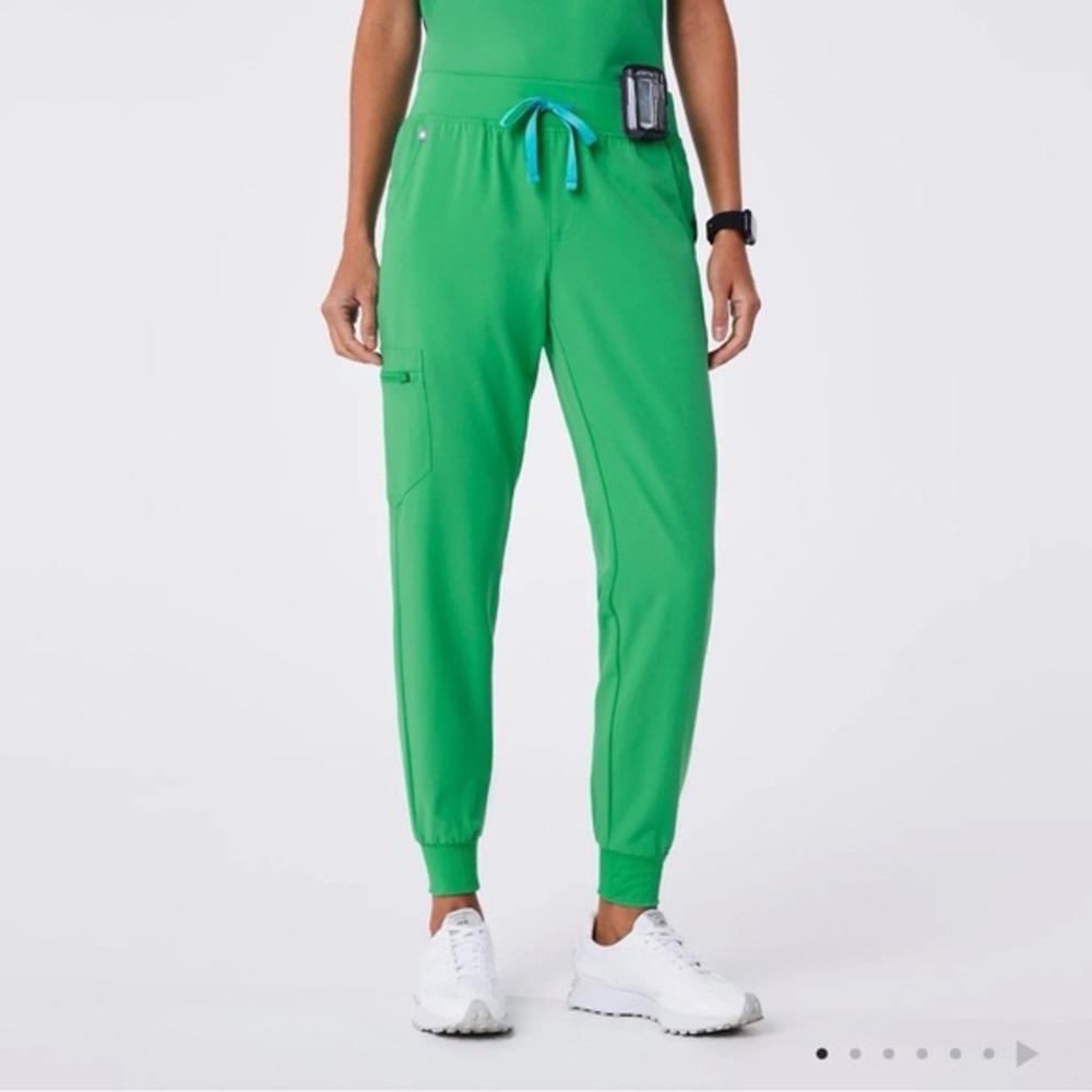 FIGS Vibrant Green Women’s Jogger Pants